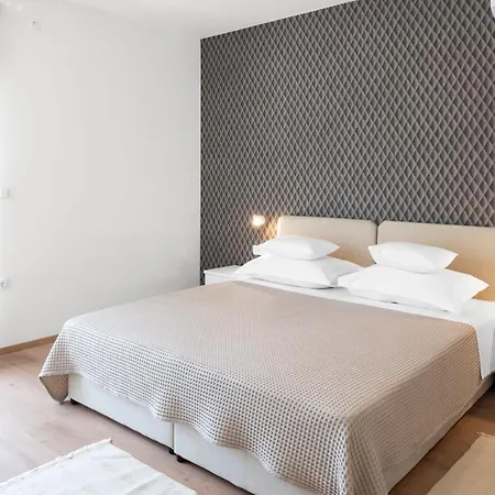 Aaa Anic Amazing Deluxe