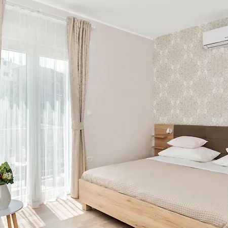 Aaa Anic Amazing Deluxe