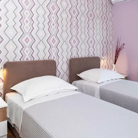 Aaa Anic Amazing Deluxe Apartman *