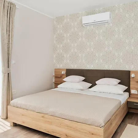 Aaa Anic Amazing Deluxe 스플리트